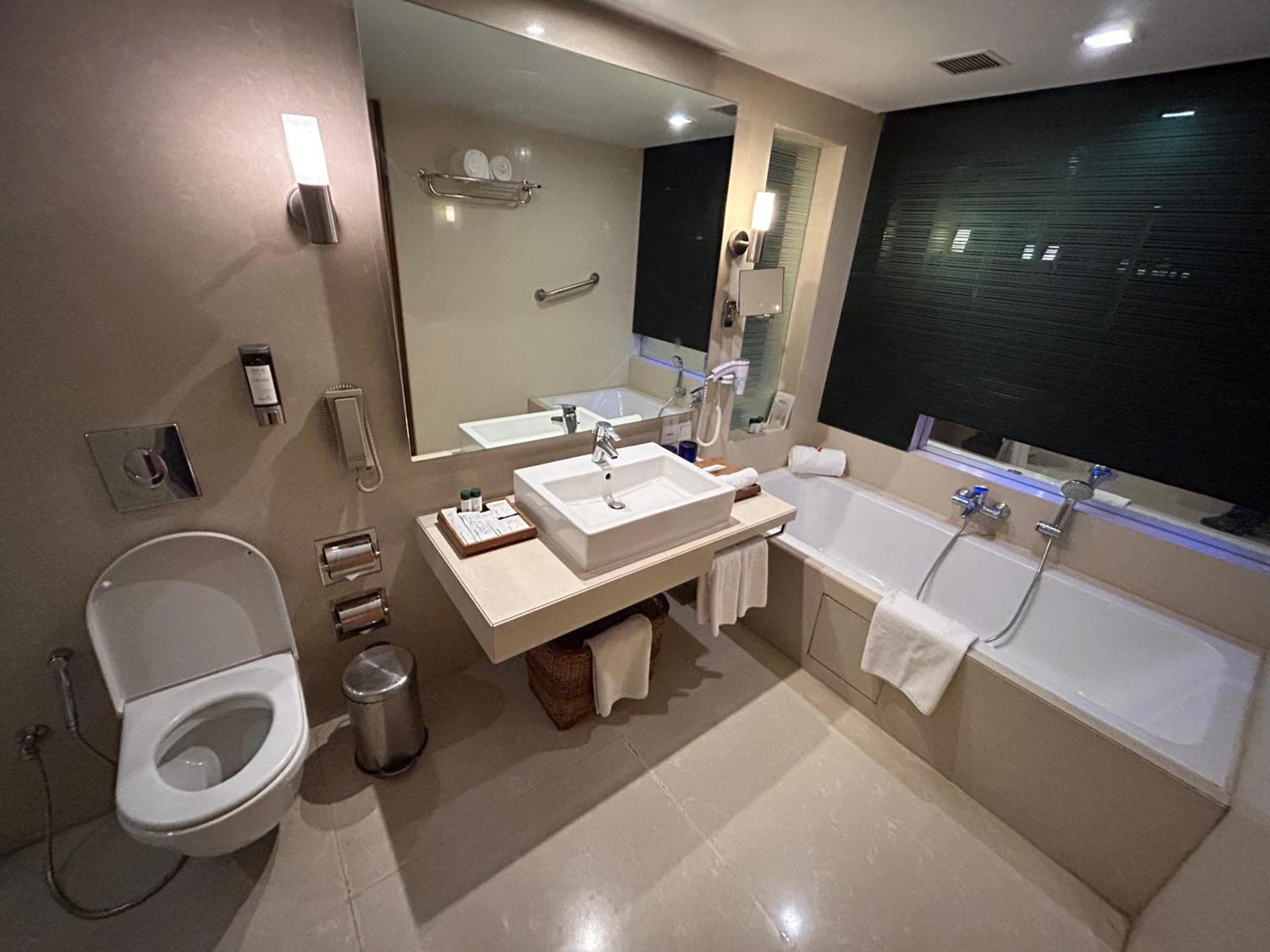 Fortune Select Sg Highway, Ahmedabad - Member Itc Hotels' Group Εξωτερικό φωτογραφία