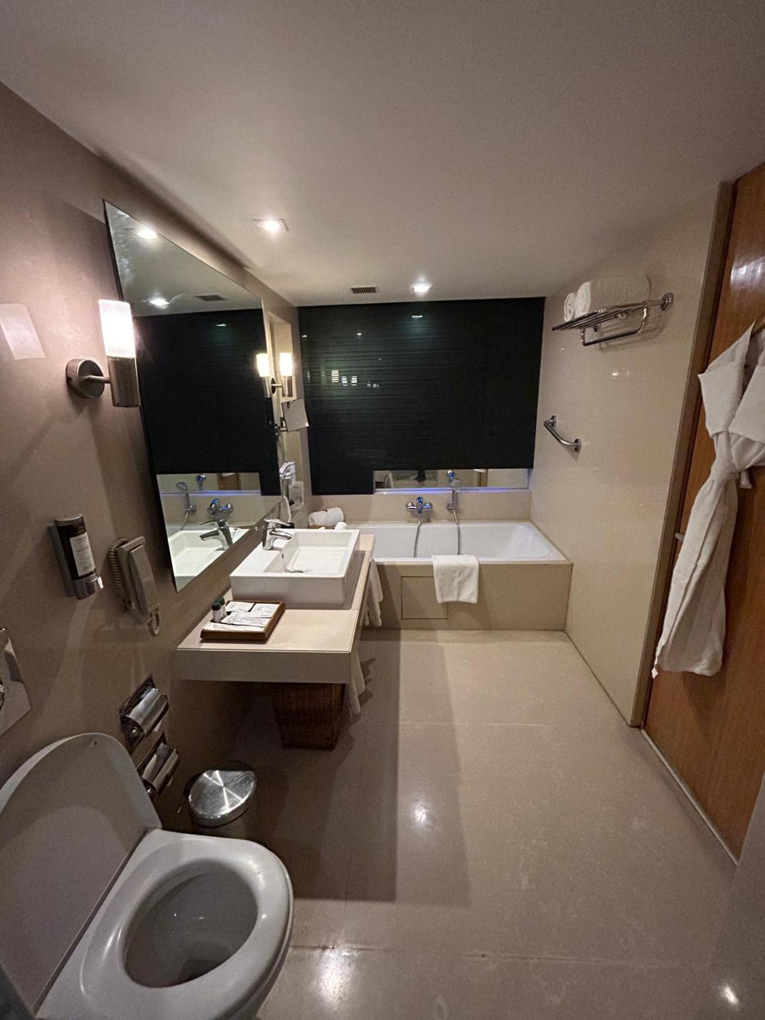 Fortune Select Sg Highway, Ahmedabad - Member Itc Hotels' Group Εξωτερικό φωτογραφία