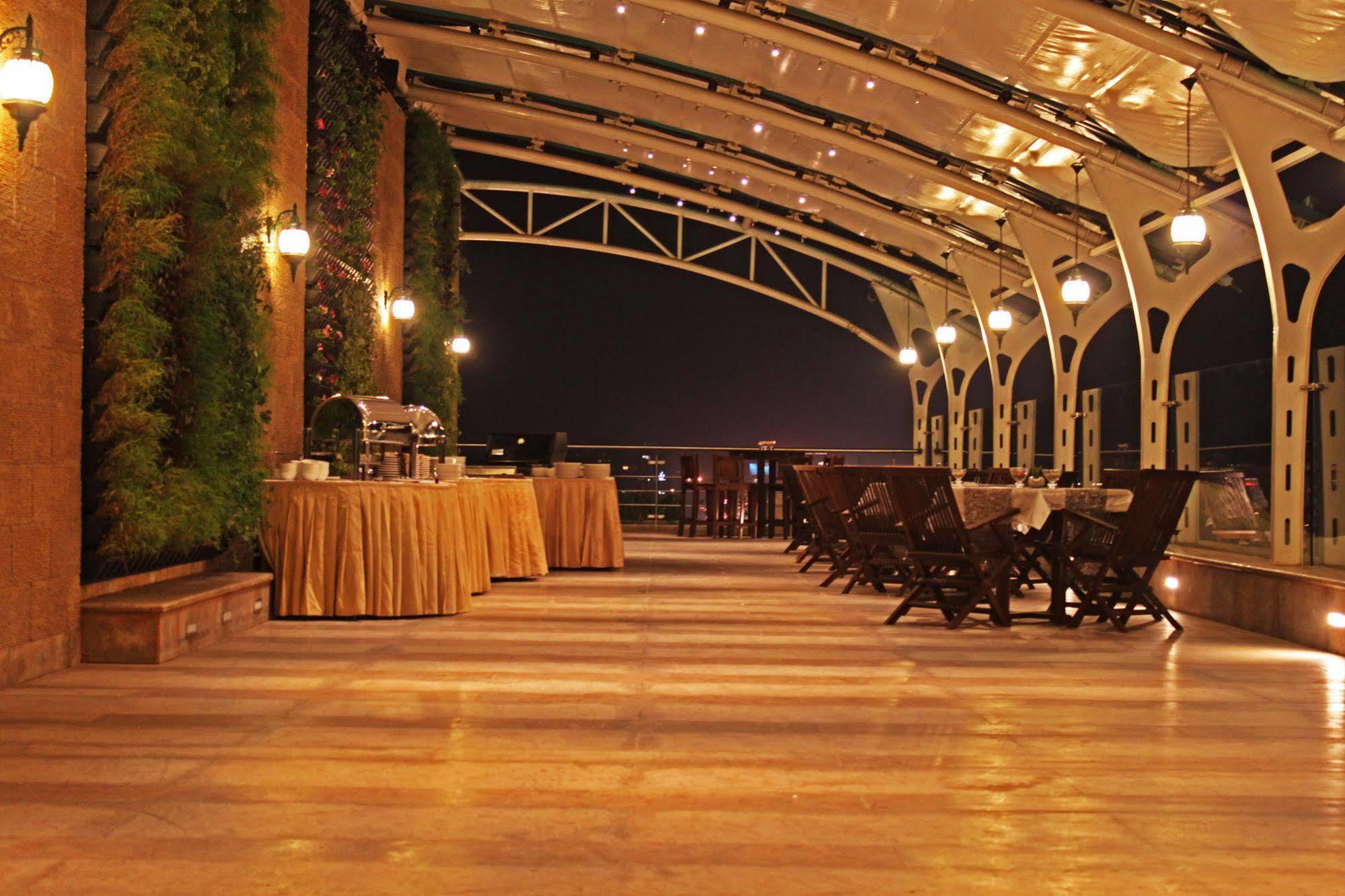 Fortune Select Sg Highway, Ahmedabad - Member Itc Hotels' Group Εξωτερικό φωτογραφία